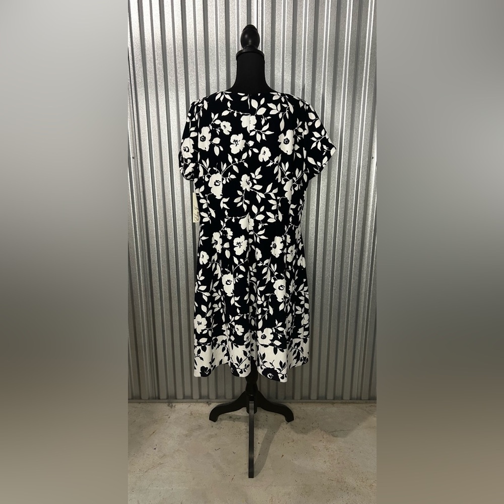 Women’s Eliza J BNWT Blue White Floral Midi Polyester Elastane Dress Size 20W - Picture 2 of 5